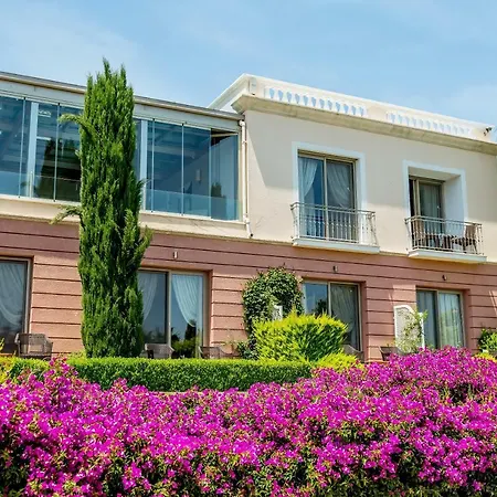 Antmare Hotel 3*
